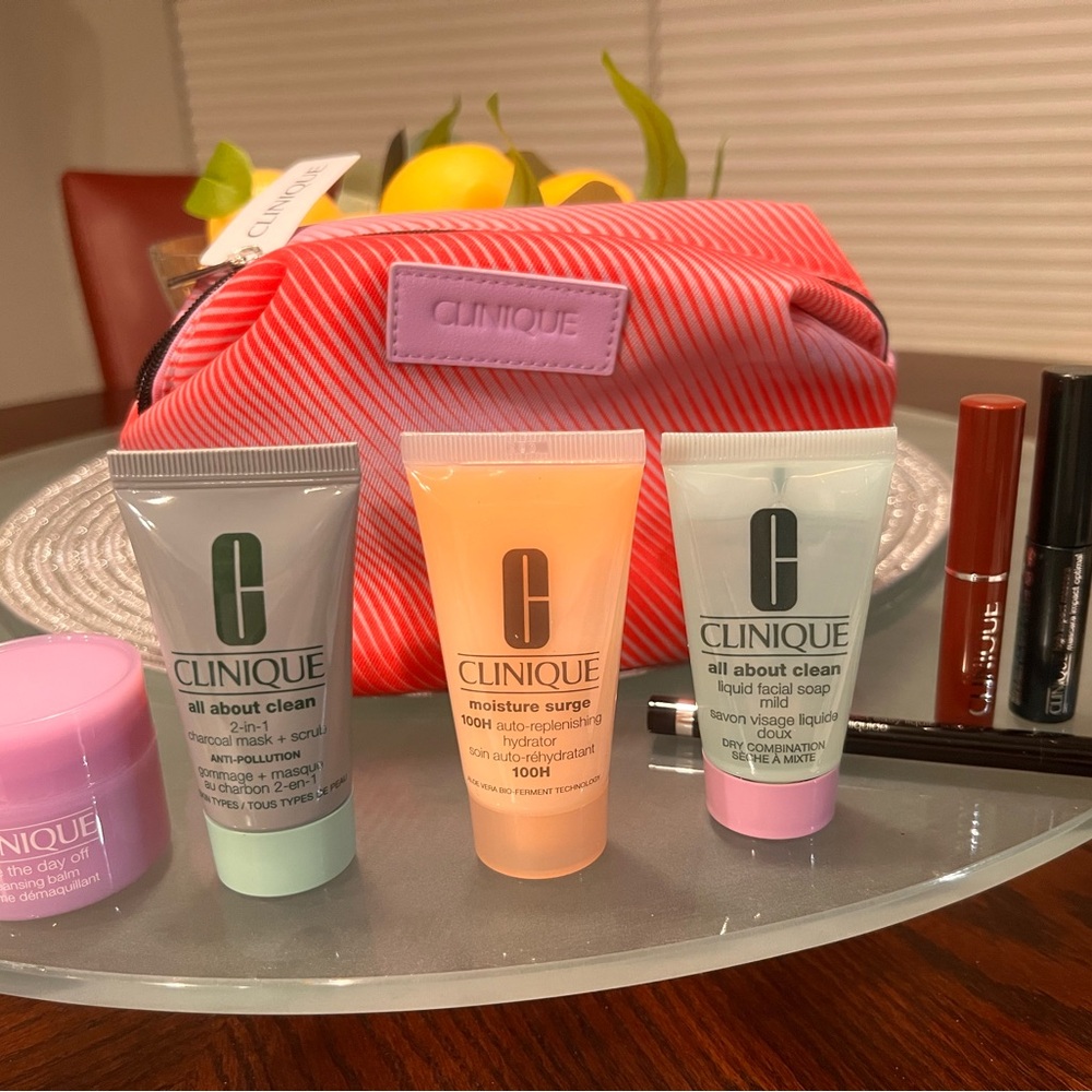 Clinique 8 Pc. Gift Set Most popular Black Honey Lipstick All NEW and Fresh